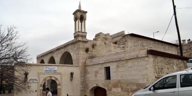 Kapadokya'da kayadan oyma camilerde ibadet