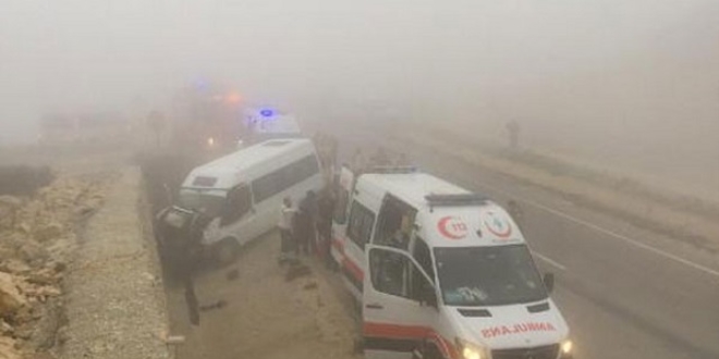 Hatay'da yolcu minibüsleri çarpıştı: 13 yaralı