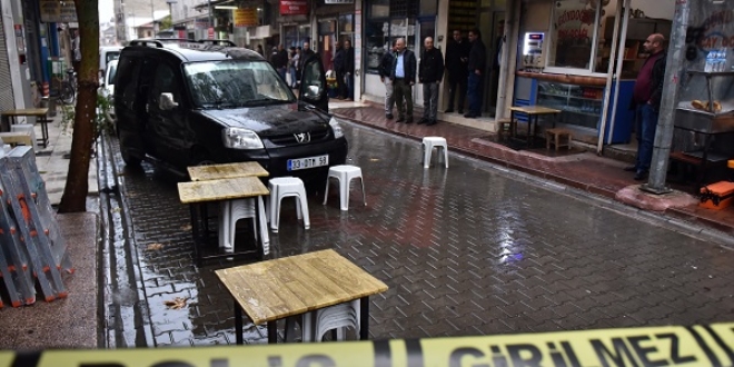 Mersin'de duru�ma �ncesi kavga: 3 yaral�