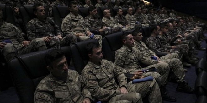 Özel harekat polisi ve jandarma komandoları 'Deliler' filmini izledi