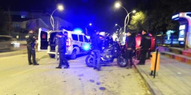 �zmir'de trafik kazas�: 2 yunus polisi yaral�