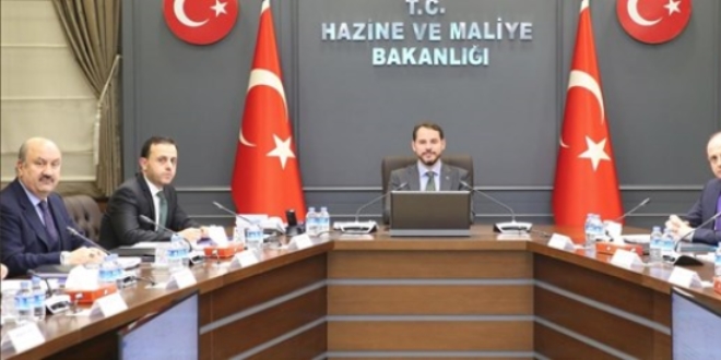 'Para ve maliye politikasında sıkı duruşa devam edilecek'