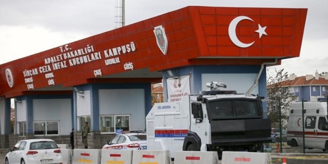 Darbeciler kendilerinden olmayanları Akıncı'ya almamış