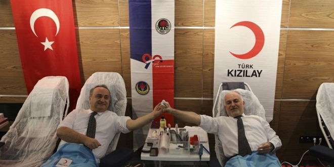 TED'den Türk Kızılayına kan bağışı