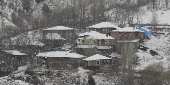 Beypazarı'nın yüksek kesimleri beyaza büründü