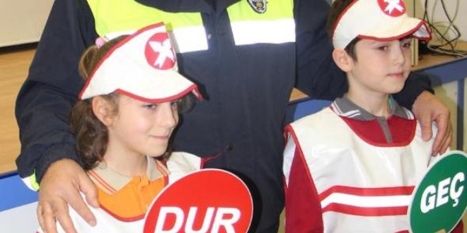 Emniyetten 'okul geçidi görevlisi' açıklaması