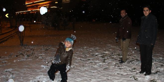 Ankara'da mevsimin ilk kar yad