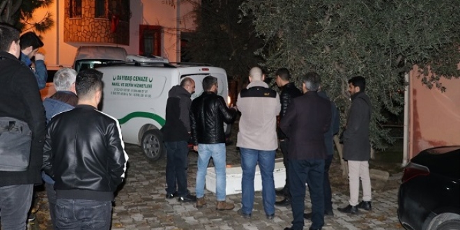 Denizli'de öğretim görevlisi evinde ölü bulundu