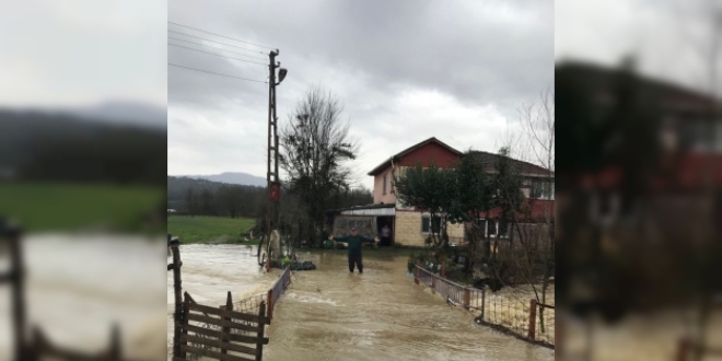 Zonguldak'ta sağanak taşkına neden oldu