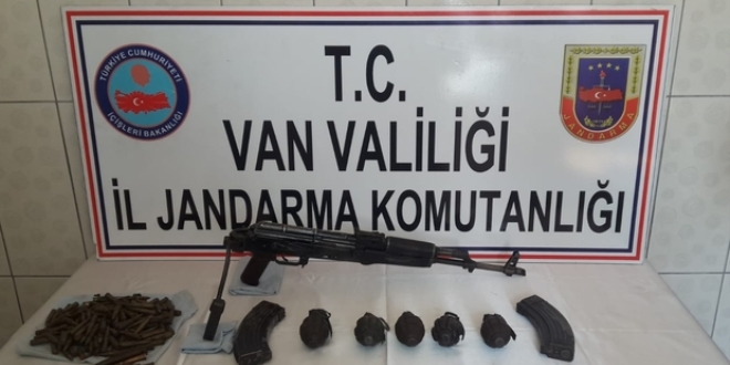 Van'daki terör operasyonunda silah ve mühimmat ele geçirildi