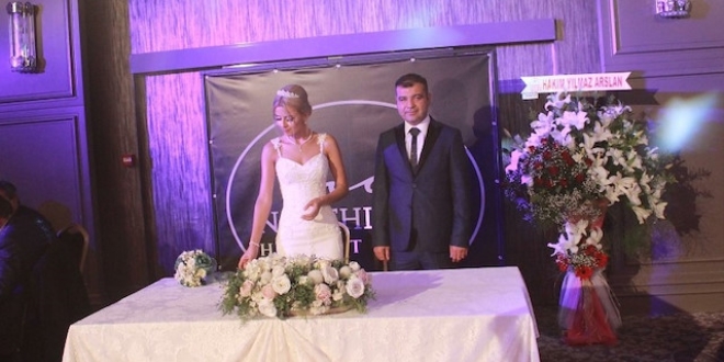 Kazada ölen vali yardımcısı bir hafta önce evlenmişti