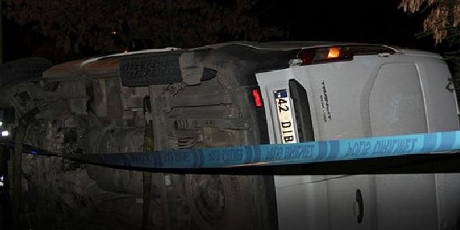 Otomobil polis aracına çarptı: 1 şehit, 4 yaralı