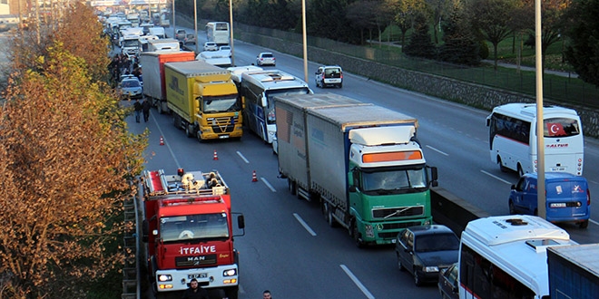 Kara yolunu 'felce u�ratan' ki�iyi gazeteci ikna etti