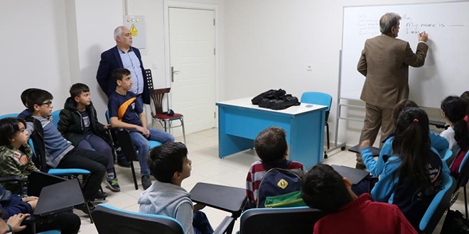 Hem spor yapıyor hem İngilizce öğreniyorlar