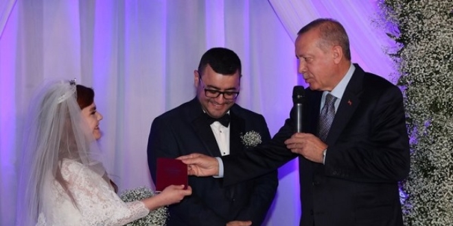Cumhurbaşkanı Erdoğan nikah şahidi oldu
