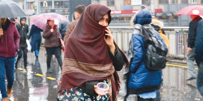 Acemi 'dilenci' 100 lira topladı