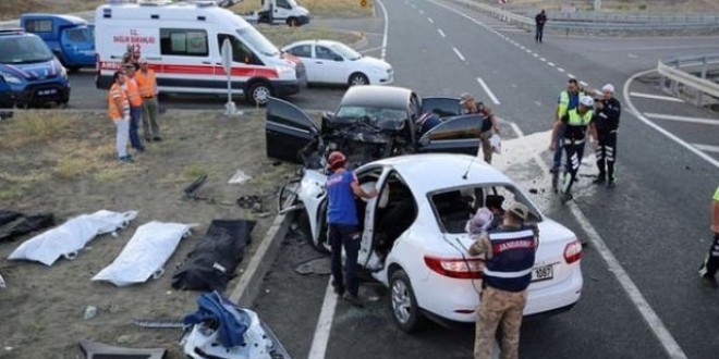 Elazığ'da trafik kazası: 3'ü çocuk, 6 yaralı