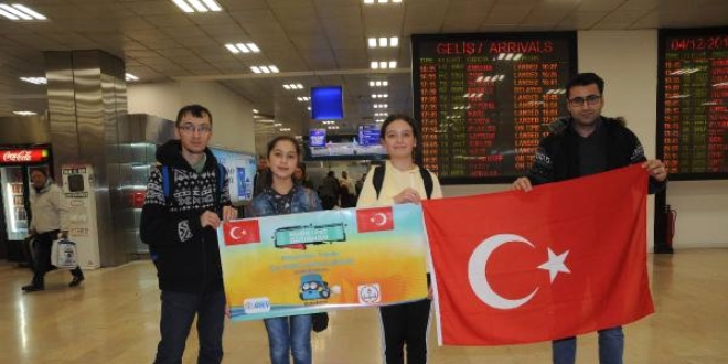 Ardahanl� ��rencilerin ba�ar�s� gururland�rd�