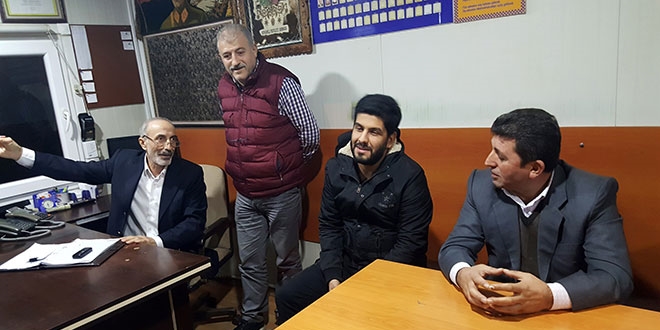 Taksici aracında unutulan 40 bin lirayı sahibine verdi