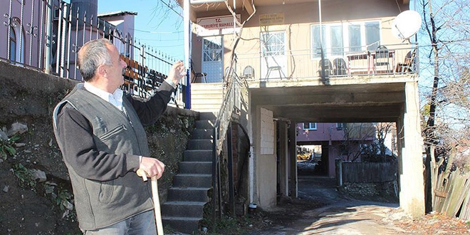 Binanın üstü 'cami lojmanı' altı 'yol'