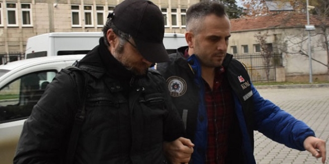 Sahte kimliği iç çamaşırına gizlerken yakalandı