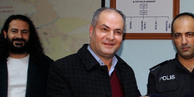 Altın kalpli temizlik işçisi bulduğu takıları sahibine teslim etti