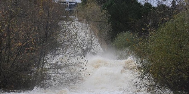 Yalova'daki kuvvetli yağış taşkın ve su baskınlarına yol açtı