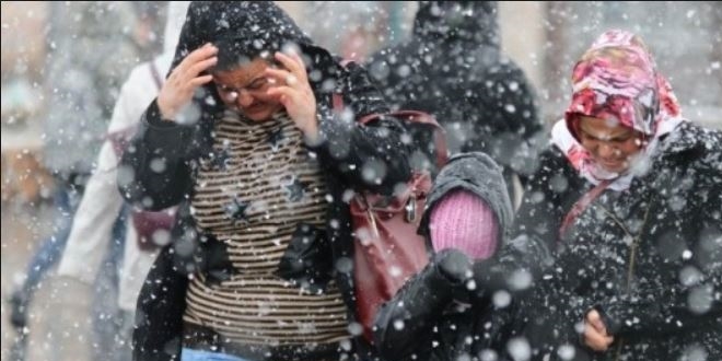 Başkent'te kar yağışı başladı
