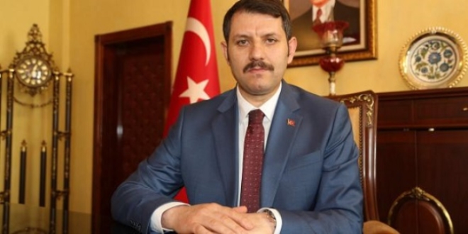 Sivas Valisi'ne oğlundan 'babacığım tatil yapsana' baskısı