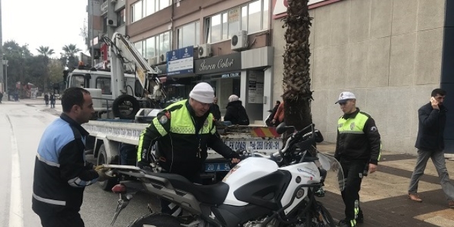 Denizli'de valilik eskortuna otobüs çarptı