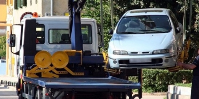 �zmir'de 'terk edilmi� ara�lar' kald�r�lacak