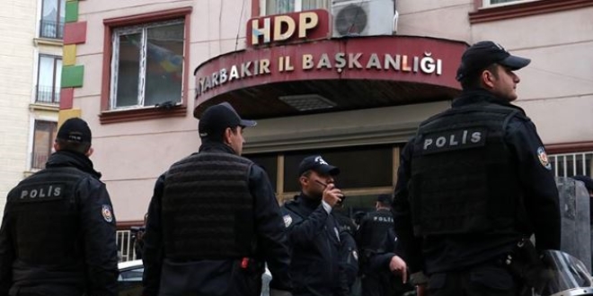 Diyarbakır'da HDP il binasına operasyon: 35 gözaltı