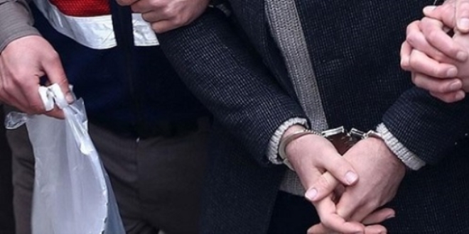 12'si aktif görevde 32 astsubaya FETÖ'den gözaltı
