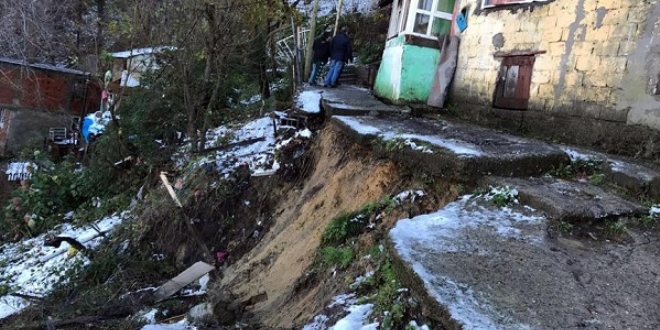 Zonguldak'ta heyelan nedeniyle 11 ev boaltld