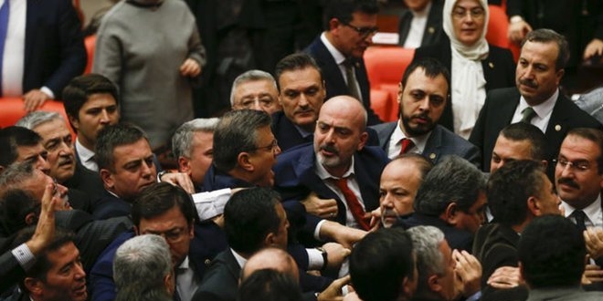 AK Parti ile CHP'li vekiller arasında Genele Kurul'da sert tartışma