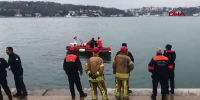 Kanl�ca'da otomobil denize d��t�