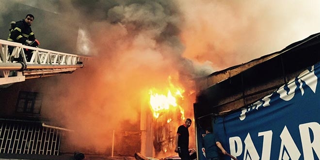 Aksaray'da çıkan yangında 31 kişi dumandan etkilendi
