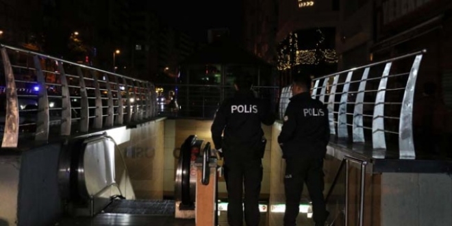 Osmanbey metrosunda raylara den bir kii hayatn kaybetti
