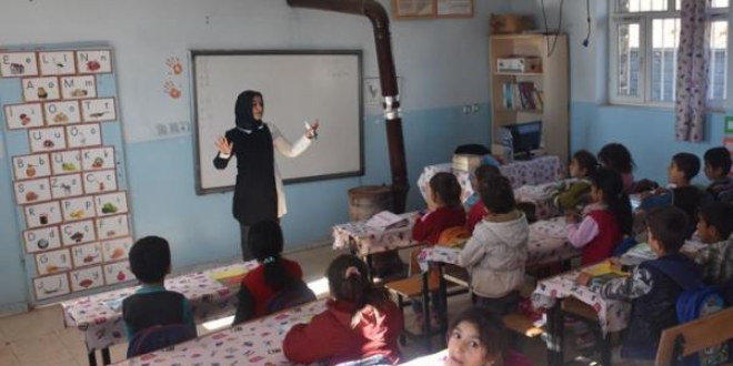 Atandıkları köyde kadınları da okuryazar yaptılar