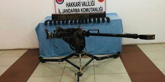 Hakkari'de doçka silahı ve mühimmat ele geçirildi