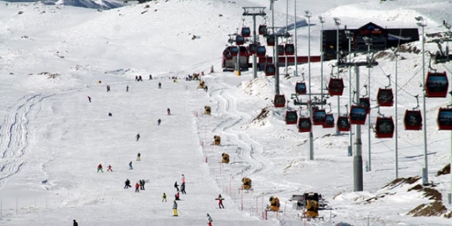 Erciyes'te kayak sezonu açıldı