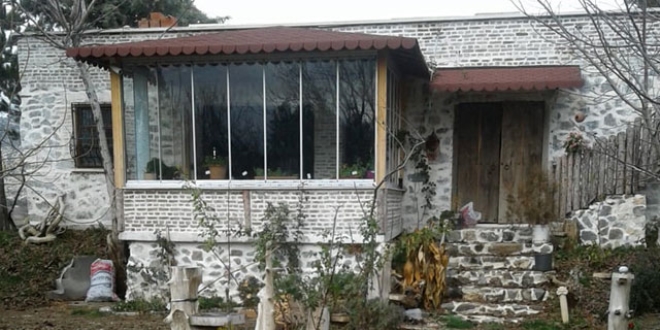 Belediye ba�kan�n�n in�aat halindeki evine sald�r�