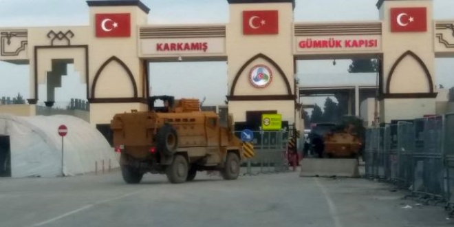 Suriye s�n�r�nda askeri hareketlilik s�r�yor