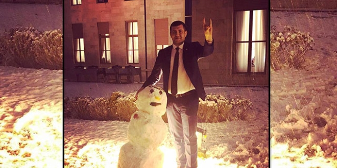 MHP'li vekilden '�lk�c� kardan adam' pozu