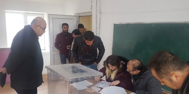 K�yl� ba�ka il�eye ba�lanmak i�in oylamas� yapt�