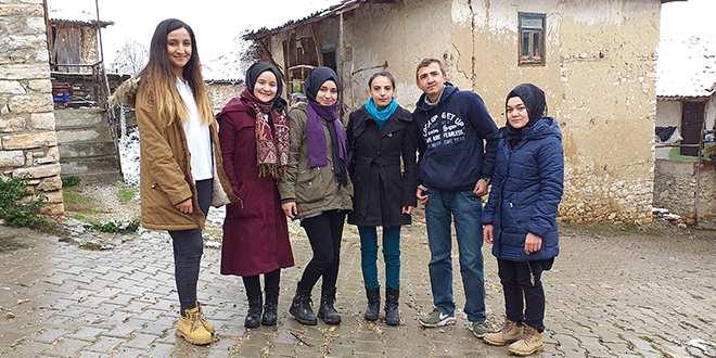 Bu il�ede kimsesizlere liseliler sahip ��k�yor