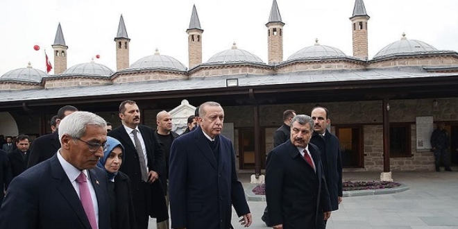 Cumhurbakan Erdoan Mevlana Trbesi'ni ziyaret etti