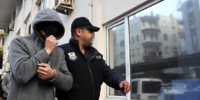 U�ak'ta, vatanda�lar� soka�a davet eden 4 ki�i g�zalt�na al�nd�