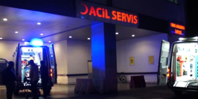 ��renci servisi ile kamyon �arp��t�: 15 yaral�