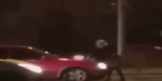 Ankara'dan tepki çeken görüntü: Otomobili kadının üzerine sürdü